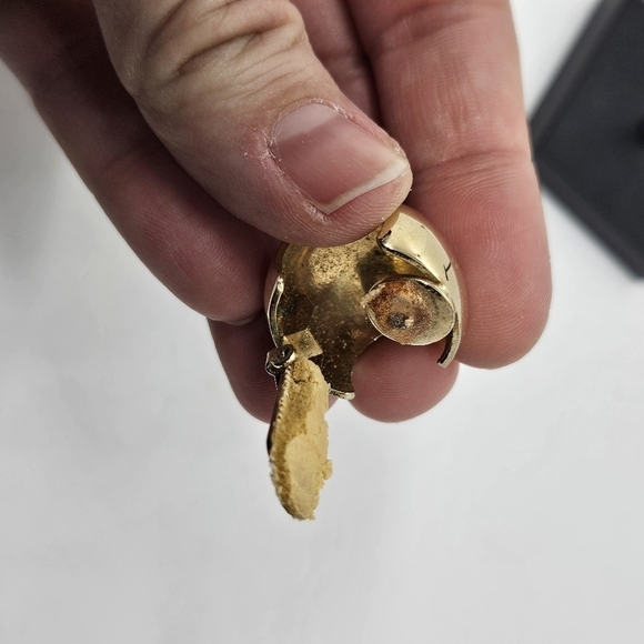 vintage bergere gold tone domed clip on earrings - Picture 7 of 8